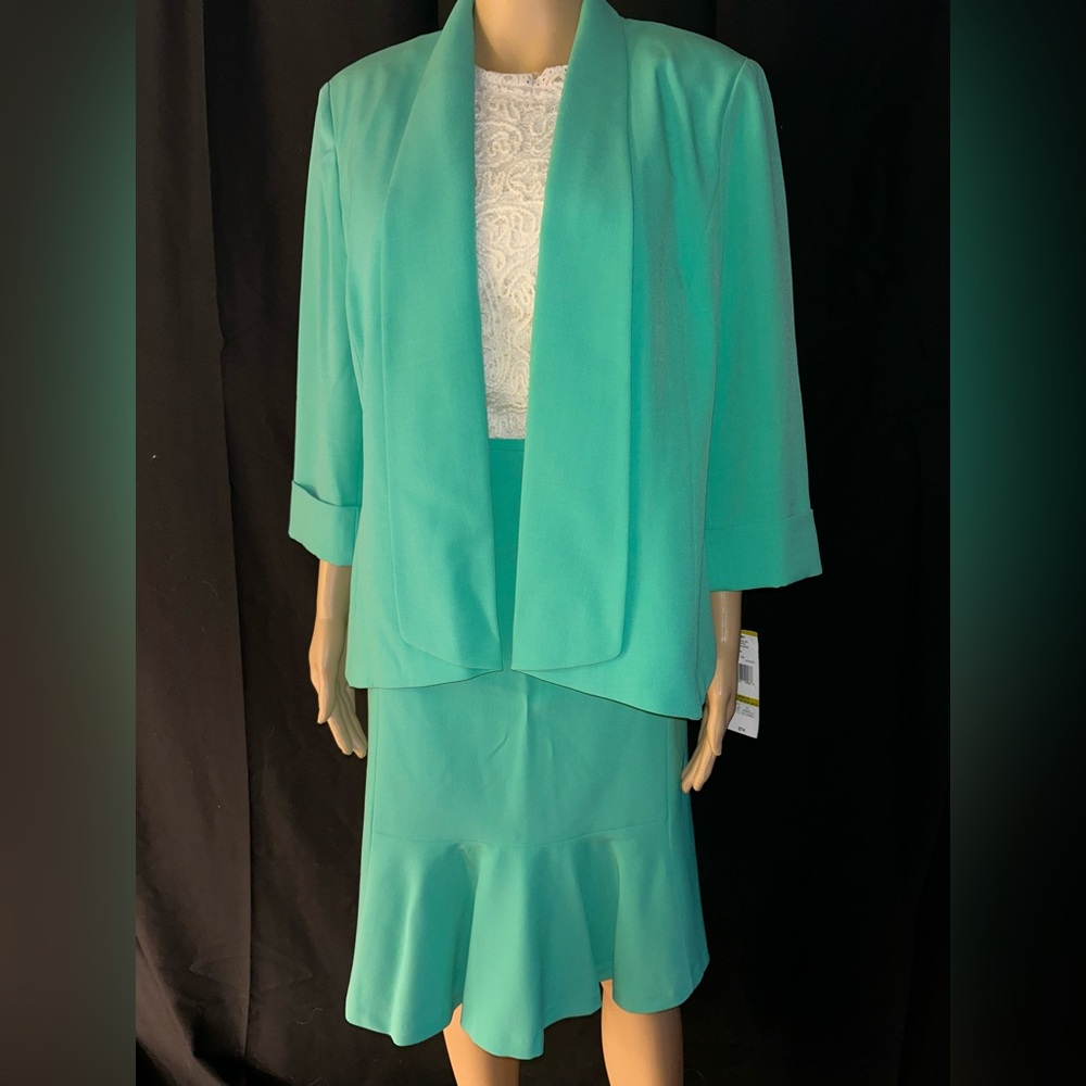 Elegant Green Skirt Suit